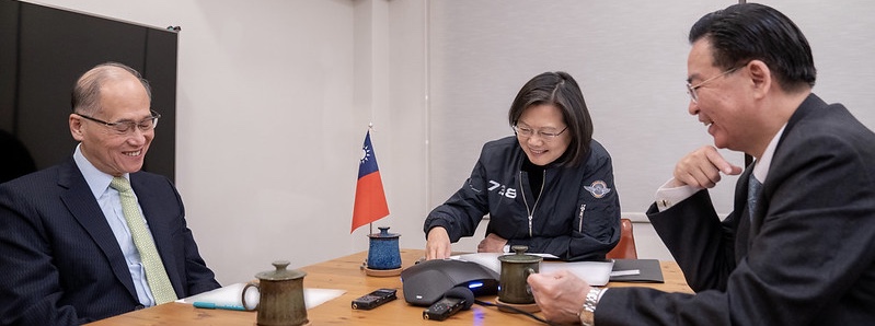 David Lee, National Security Adviser, President Tsai and Foreign Minister Wu receiving a congratulatory phone call from US Senator Cory Gardner on Tsai's election win
