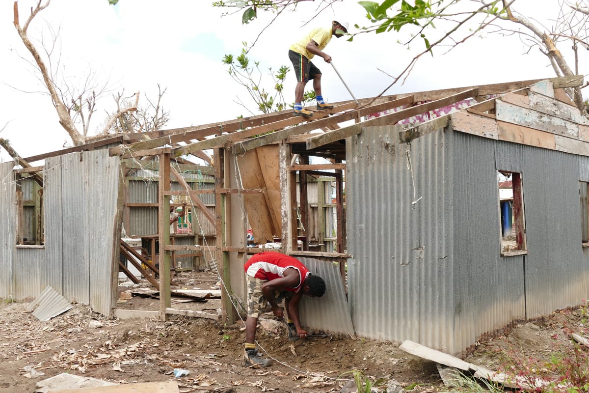 Cleaning up after a cyclone in Port Vila, Vanuatu (Silke von Brockhausen/UNDP)