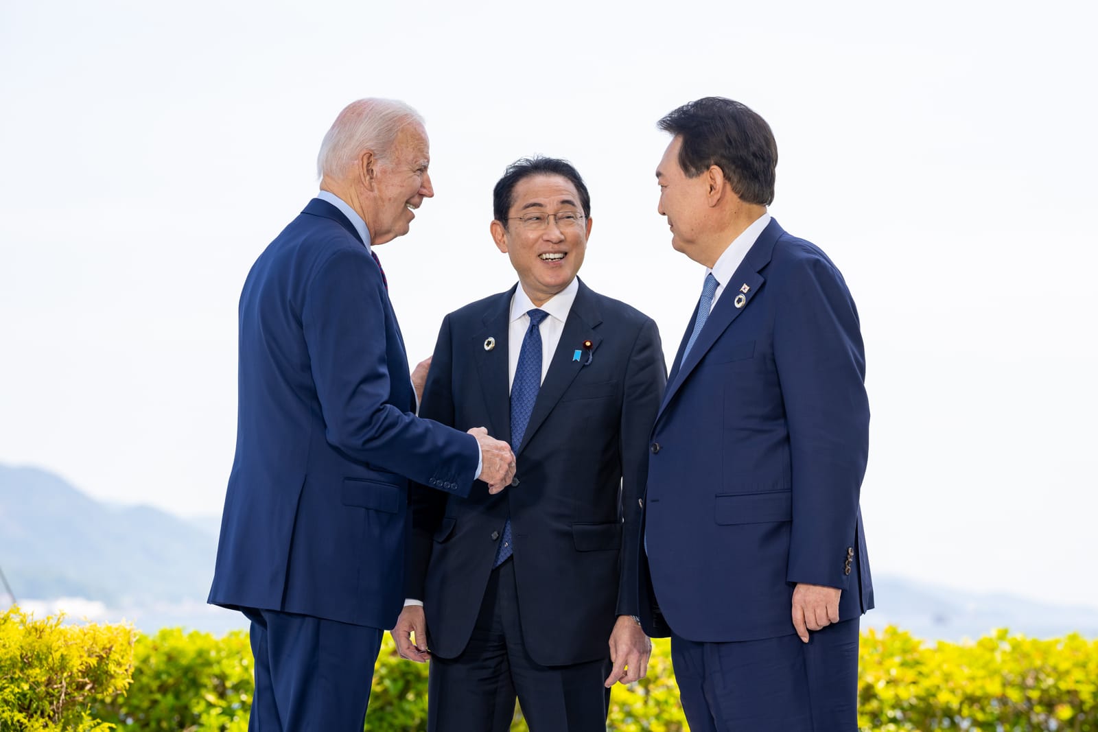 A US-Japan-South Korea trilateral, during the G7 Summit at the Grand Prince Hotel in Hiroshima, Japan (Cameron Smith/Official White House Photo)