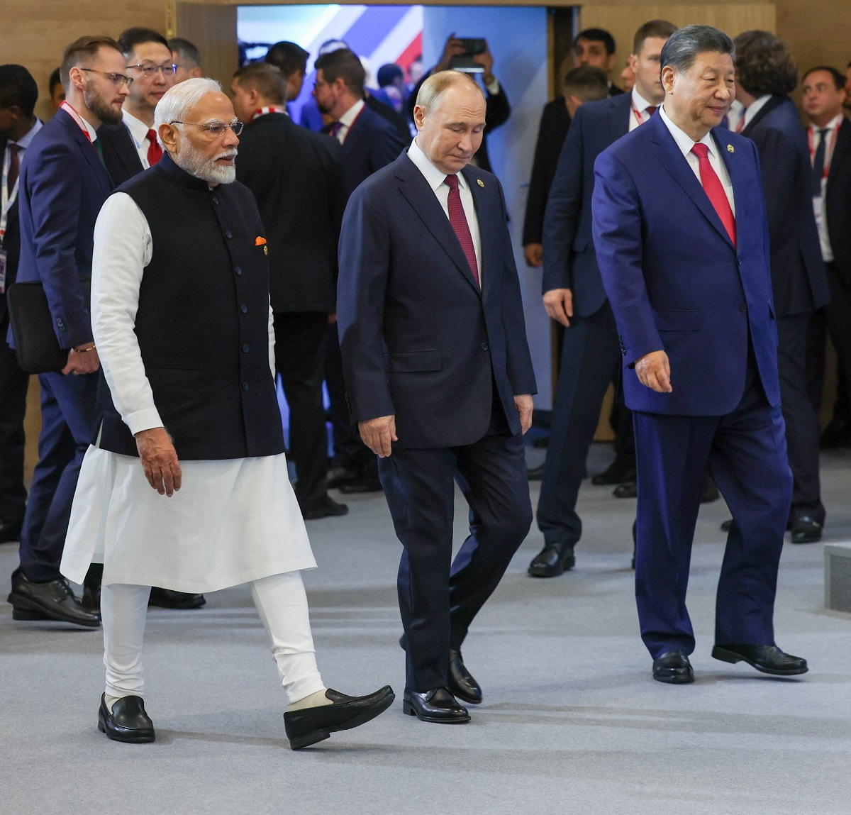 MEAphotogalleryFollow Prime Minister Shri Narendra Modi with other BRICS Leaders at the 16th BRICS Summit in Kazan, Russia Prime Minister Shri Narendra Modi with other BRICS Leaders at the 16th BRICS Summit in Kazan, Russia