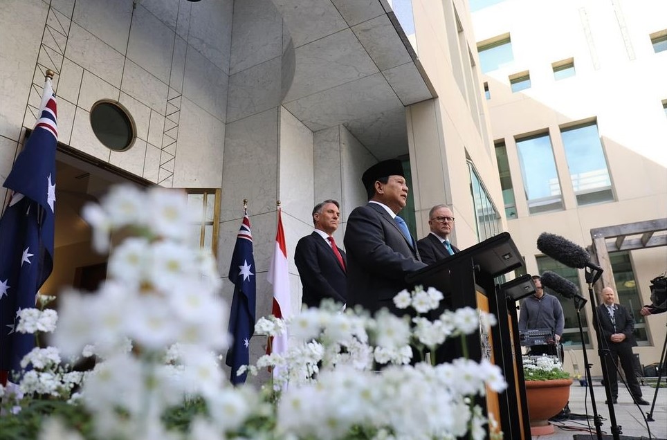 Speaking to the press in Canberra (Prabowo Subianto @prabowo/X)