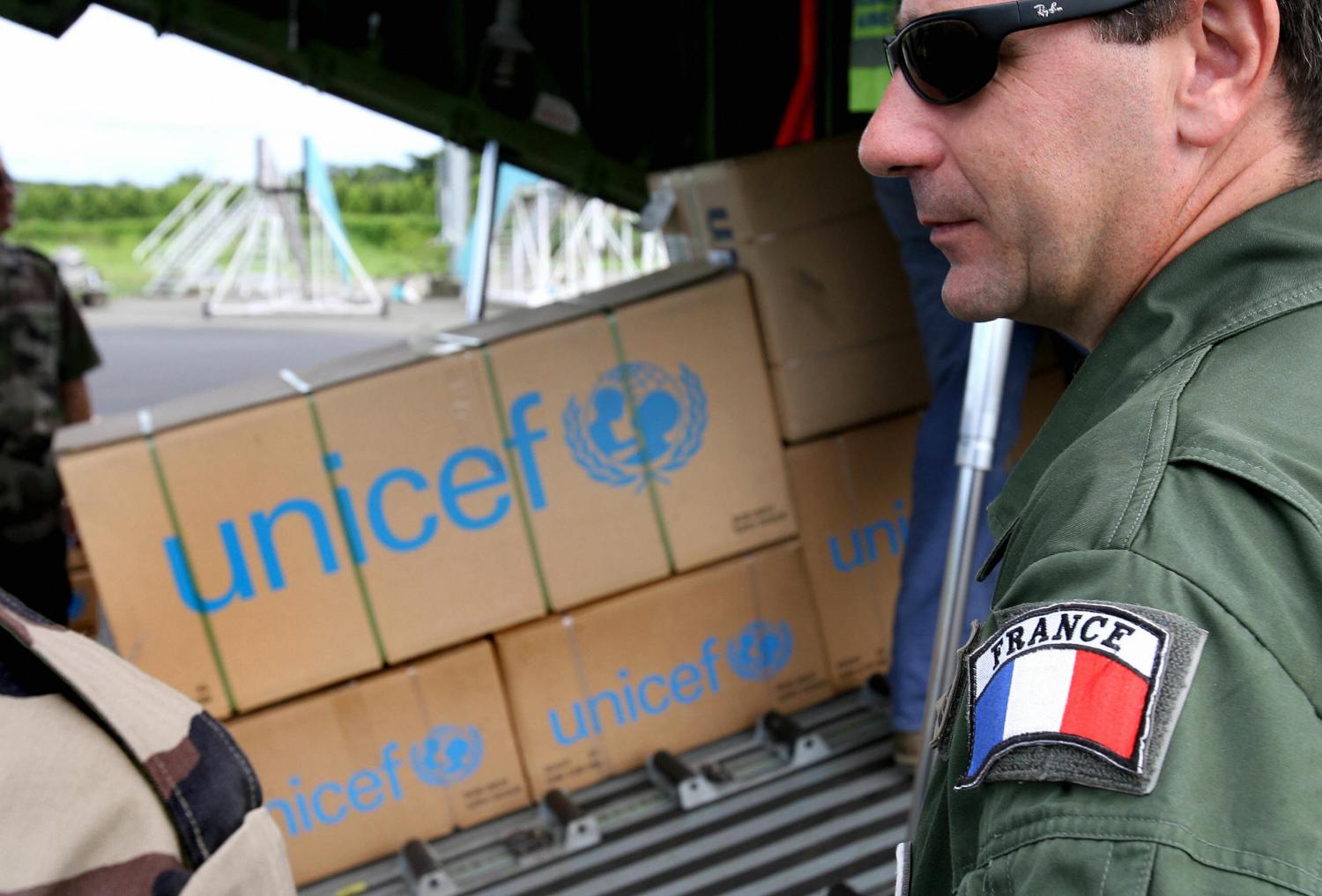 French Air Force personnel load UN relief supplies on 05 April 2007, three days after a tsunami devastated the Solomon Islands. (WILLIAM WEST/AFP via Getty Images)