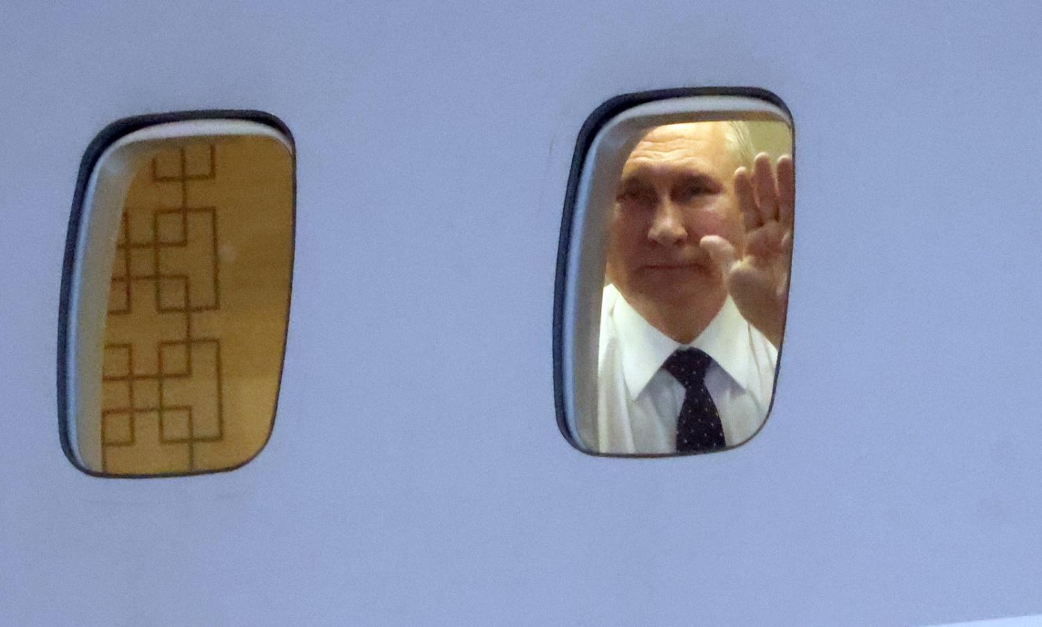 Russia's President Vladimir Putin waves from his plane after Russia-North Korea talks, 19 June 2024 in Pyongyang (Getty Images)