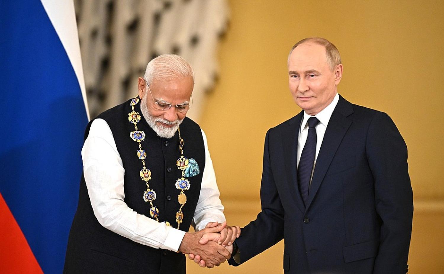 Indian Prime Minister Narendra Modi receiving the Order of St Andrew the Apostle from Russian President Vladimir Putin (Sergei Bobylev, RIA Novosti)