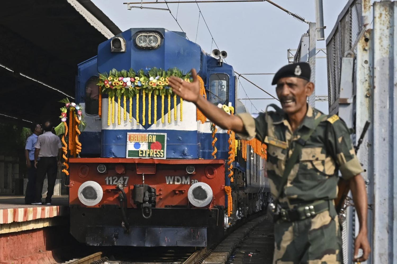 Rail closed, but roads quickly reopened (Dibyangshu Sarkar/AFP via Getty Images)