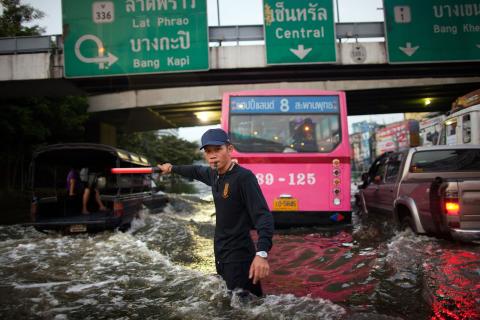 Thai military direct traffic in downtown Bangkok after the 2011 floods (Paula Bronstein/Getty Images)